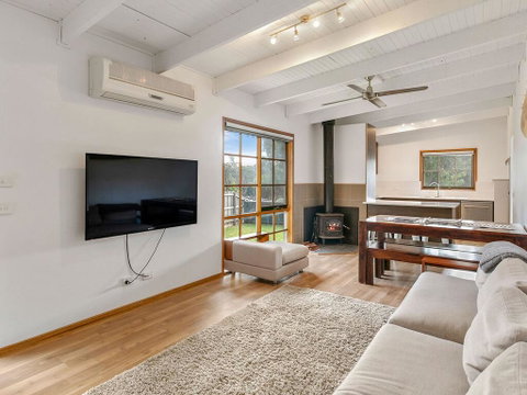 Beachcomber Bliss - Accommodation Redcliffe 2