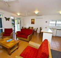 Beachcomber Unit 2 - Accommodation Redcliffe