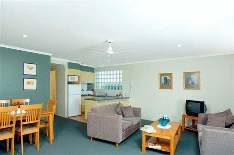 Beaches Holiday Resort - Accommodation Redcliffe 2
