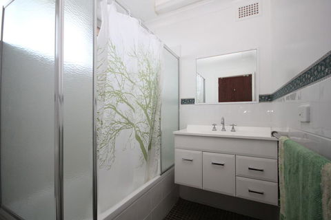 BEACHFRONT 3- 3/12 Bundella Ave LC - Accommodation Redcliffe 2