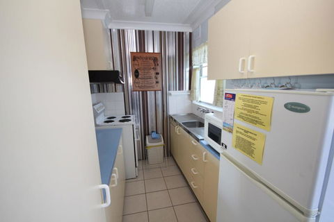 BEACHFRONT 3- 3/12 Bundella Ave LC - Accommodation Redcliffe 1