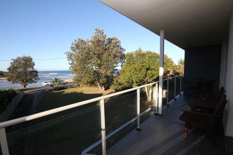 BEACHFRONT 3- 3/12 Bundella Ave LC - Accommodation Redcliffe 0