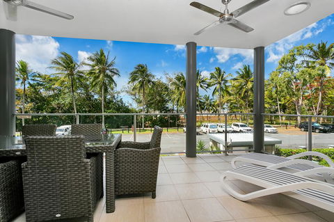 Beachfront Apartment With Ocean Views (4) - Accommodation Redcliffe 0