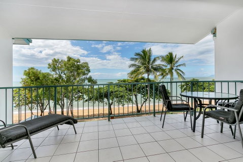 Beachfront Apartments On Trinity Beach - Accommodation Redcliffe 2