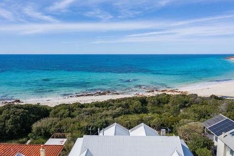 Beachfront On Eagle Bay - Accommodation Redcliffe 0