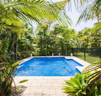 Beachfront Pool House - Absolute beachfront - Accommodation Redcliffe