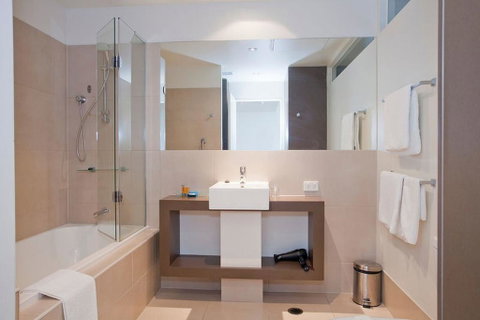 Beachfront Resort Torquay, Australia - Accommodation Redcliffe 2