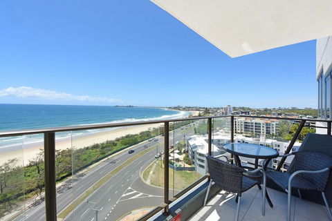 Beachfront Towers - Accommodation Redcliffe 1
