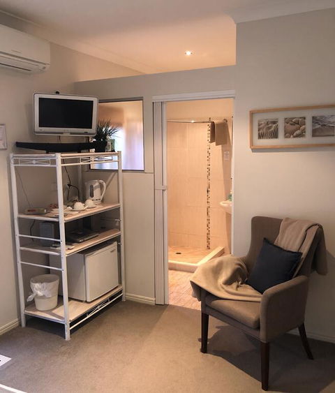 Beachhouse Bed And Breakfast - Accommodation Redcliffe 3