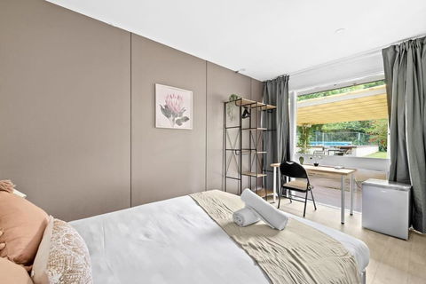 Relaxed Queen Room - Serene Spot At Pymble - Shared Bathroom - Accommodation Redcliffe 2