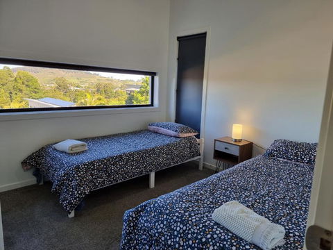 RESIDENTIAL 4 BEDROOM House - Accommodation Redcliffe 3