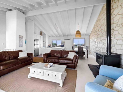 Relaxing Getaway Beachfront Access Multi Family Pets Mandurah - Accommodation Redcliffe 0