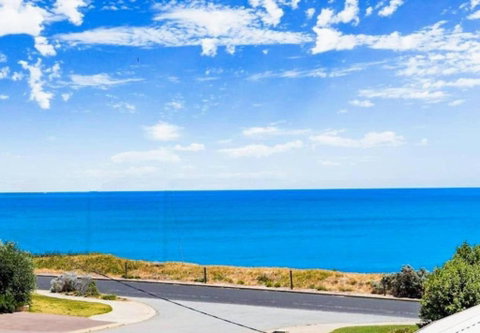 Relaxing Getaway Beachfront Access Multi Family Pets Mandurah - Accommodation Redcliffe 2