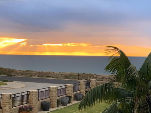 Relaxing Getaway Beachfront Access Multi Family Pets Mandurah - Accommodation Redcliffe 1