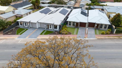 Renmark River Villas And Boats & Bedzzz - Accommodation Redcliffe 1