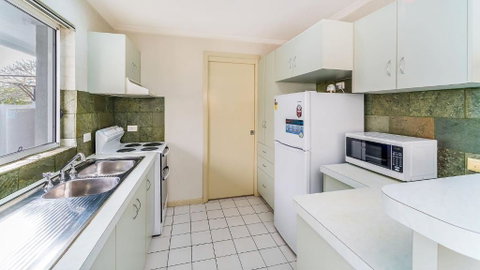 RED Rock - Townhouse In Town - Accommodation Redcliffe 2