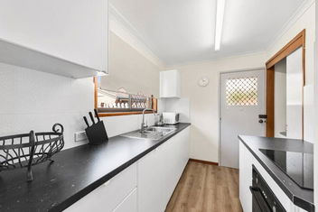 Redcliff 2 Bedroom Townhouse with Accommodation Redcliffe