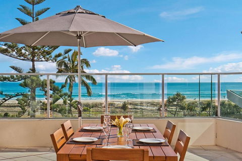 Reflections 202 - Accommodation Redcliffe 1