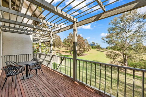 Refreshing Valley Escape - Accommodation Redcliffe 0
