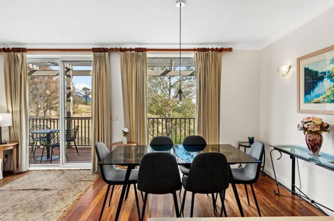 Refreshing Valley Escape - Accommodation Redcliffe 1
