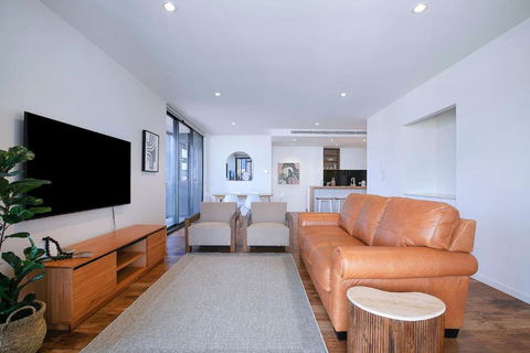 Regatta Hideaway - A Breezy Balcony Residence - Accommodation Redcliffe 3