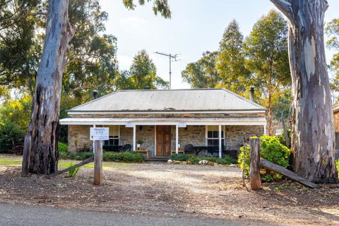 Reillys Wines Heritage Cottages - Accommodation Redcliffe 1