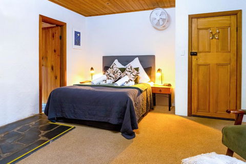 Reillys Wines Heritage Cottages - Accommodation Redcliffe 2
