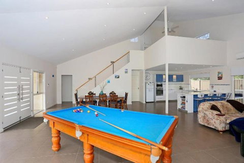 Relax At Falcon By The Bay - Accommodation Redcliffe 1