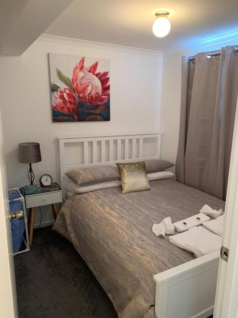 Relax On Bingham - Accommodation Redcliffe 0