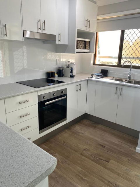 Relax On Ross - Accommodation Redcliffe 1