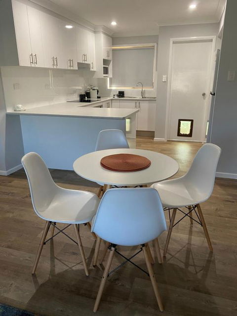 Relax On Ross - Accommodation Redcliffe 0