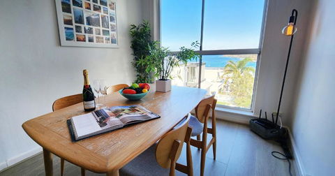 Relaxed Coastal Living With Fantastic Sea Views - Accommodation Redcliffe 0