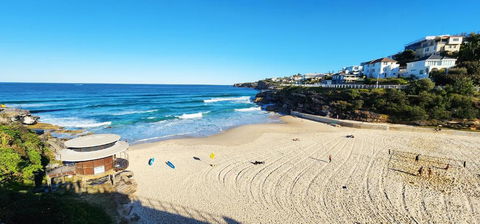 Relaxed Coastal Living With Fantastic Sea Views - Accommodation Redcliffe 3