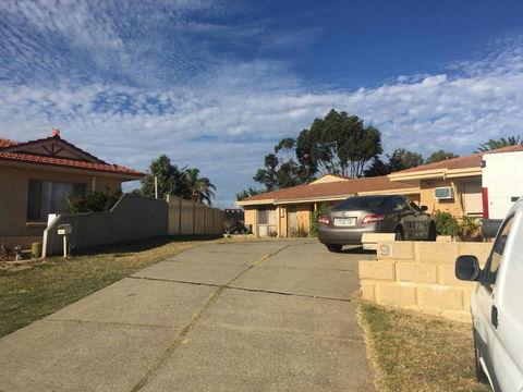 Relaxed Ocean View - Accommodation Redcliffe 2