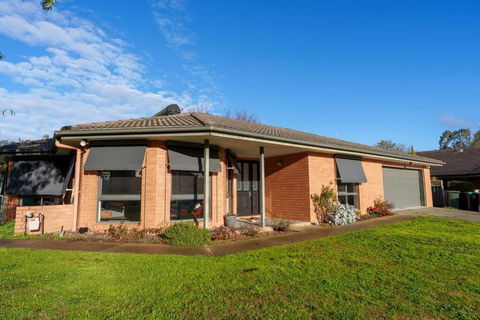 Relaxing 3bd In Tranquil Setting - Accommodation Redcliffe 0