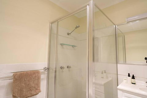 Relaxing 3bd In Tranquil Setting - Accommodation Redcliffe 1