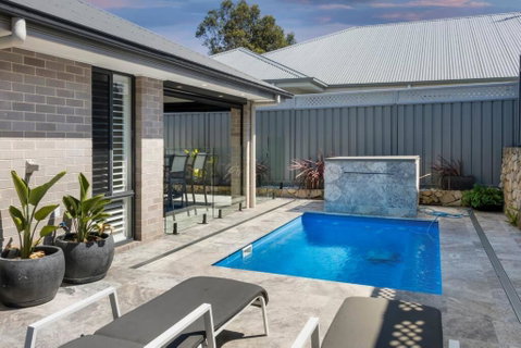 Rengor Executive Retreat - Accommodation Redcliffe 0