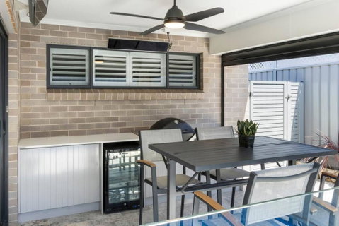 Rengor Executive Retreat - Accommodation Redcliffe 1