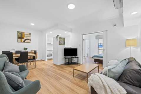 Renovated Family Apartment With Pool & WiFi - Accommodation Redcliffe 1