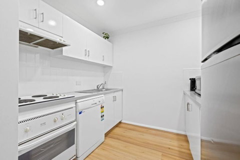 Renovated Family Apartment With Pool & WiFi - Accommodation Redcliffe 3