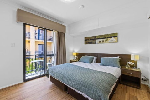 Renovated Family Apartment With Pool & WiFi - Accommodation Redcliffe 2