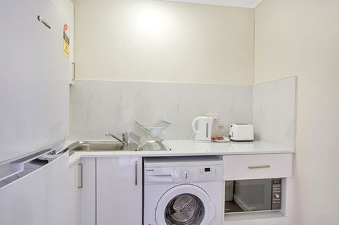 Renovated Stylish Studio - Accommodation Redcliffe 3