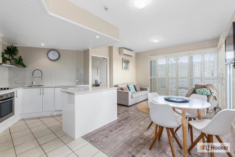 RESORT ON THE BEACH 1219/20 - Accommodation Redcliffe 2
