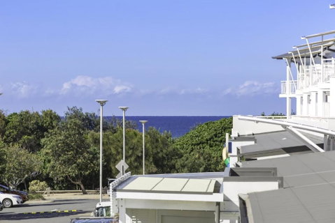 RESORT ON THE BEACH 1219/20 - Accommodation Redcliffe 3
