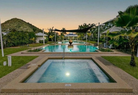 Resort Style Holiday Unit - Accommodation Redcliffe 0
