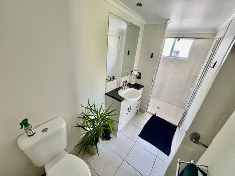 Resort Style Holiday Unit - Accommodation Redcliffe 2