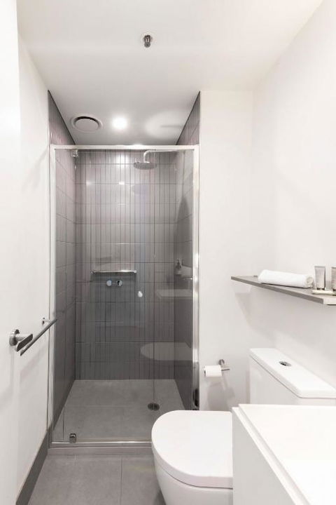 Resort Style Living 2 Bed Apt With Pool BBQ - Accommodation Redcliffe 2