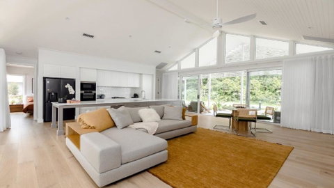 Resort Style Living With Pool, Tennis Court And Beach - Accommodation Redcliffe 0