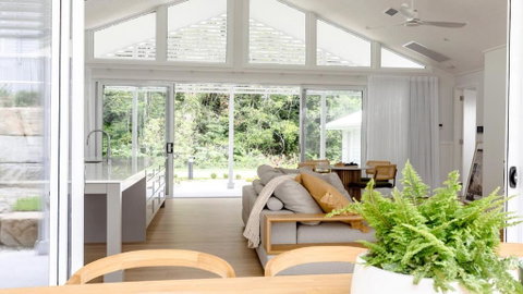 Resort Style Living With Pool, Tennis Court And Beach - Accommodation Redcliffe 2