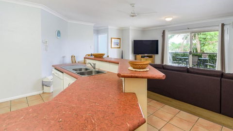 Resort Style Unit Across From The Water - Accommodation Redcliffe 2